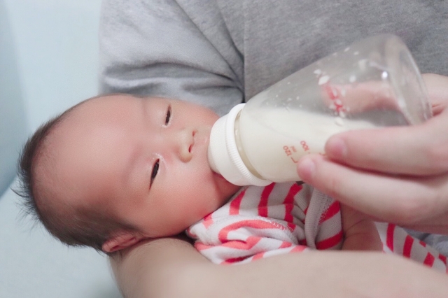 新生児　ミルク
